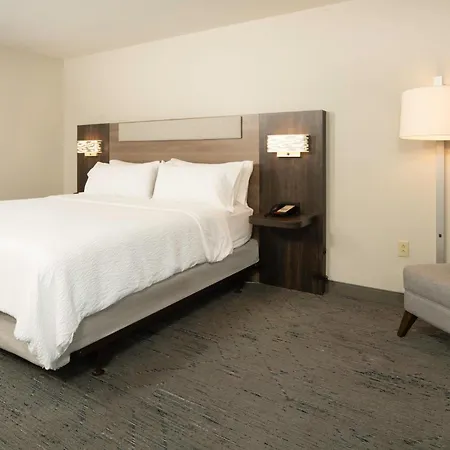 Holiday Inn Express Hotel & Suites St. Charles By Ihg-3