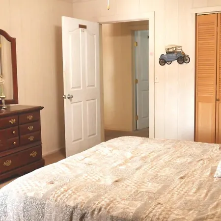 Tombstone Bordello Bed & Breakfast-2
