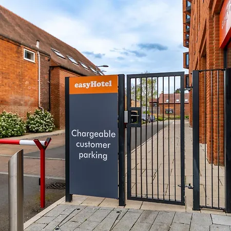 Easyhotel Oxford-2
