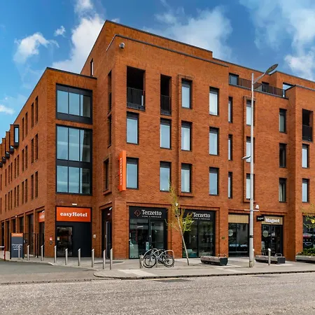 Easyhotel Oxford-3
