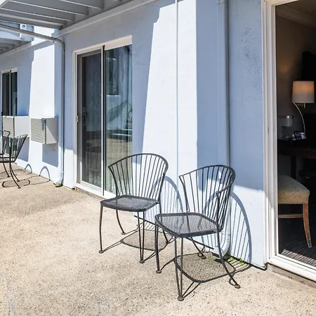Cannery Row Inn-3