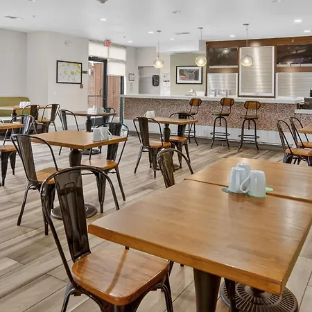 Holiday Inn And Suites Addison By Ihg-3