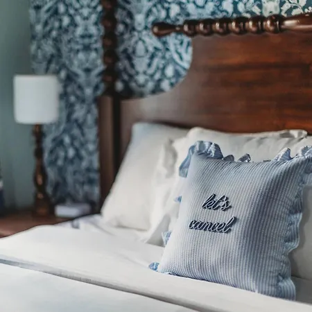 Hideaway Inn Lenox-2
