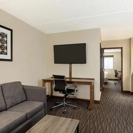 Royle Hotel Milwaukee Airport-2