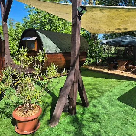 Mini Hotel Übernachten Im Gurkenfass-2