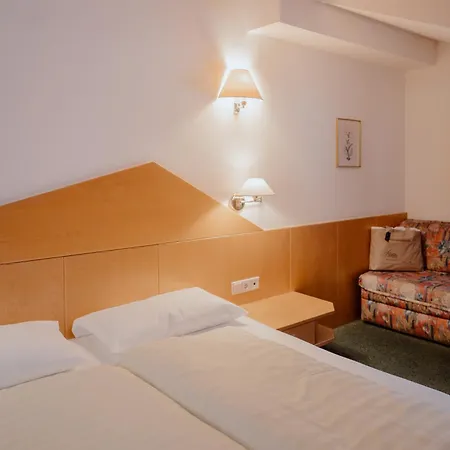 Hotel Fronza - Your Hike & Mountain Home-2