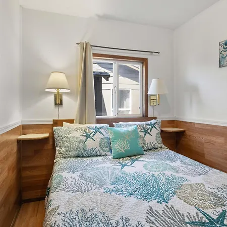 Oceanside Ocean Front Cabins-2