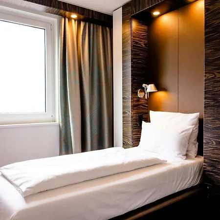 Motel One Berlin-Tiergarten-3