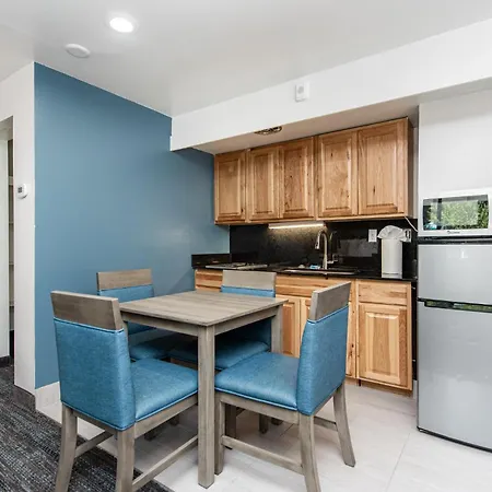 Oyster Bay Inn & Suites-3