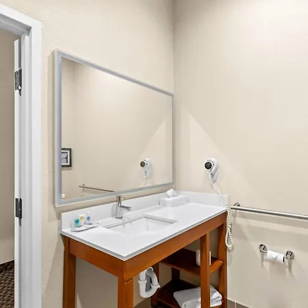 Comfort Inn & Suites Grenada-3