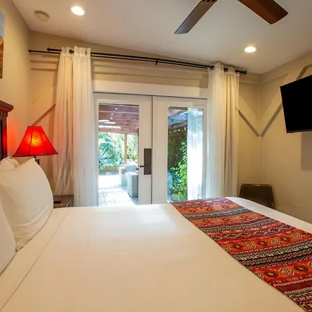 Lantern Light Inn - Romantic Getaway (Adults Only)-3