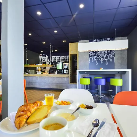 ibis budget Pau Lescar-3