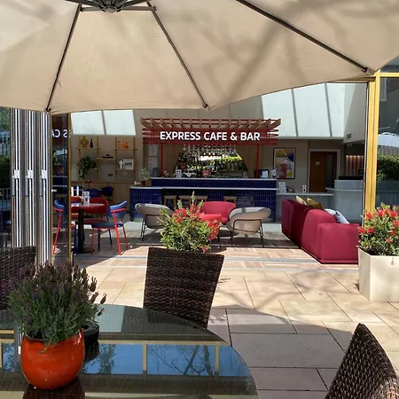 Holiday Inn Express Windsor By Ihg-2