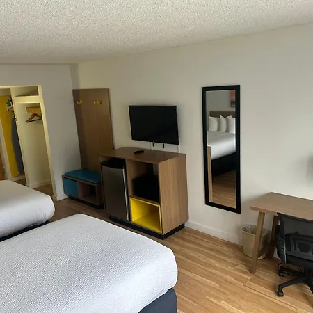 Days Inn By Wyndham Sherman-3