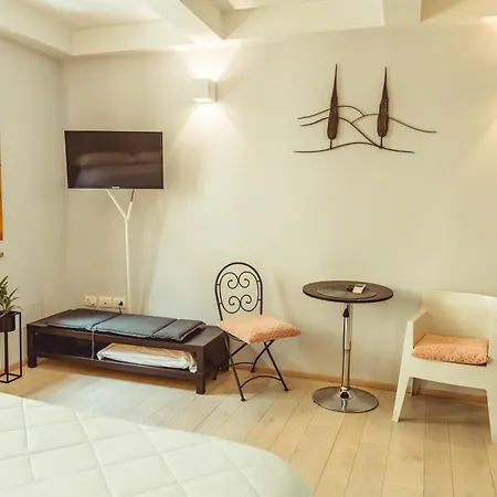 Guesthouse Via Di Gracciano - Adults Only-2
