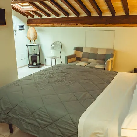 Guesthouse Via Di Gracciano - Adults Only-3