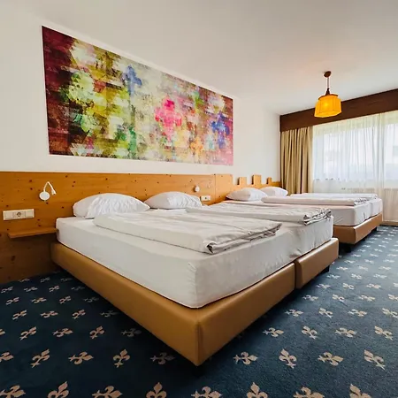 Family Hotel Schloss Rosenegg-3