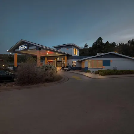 Travelodge By Wyndham Rapid City-2