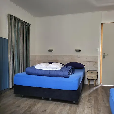 Marx Motel-2