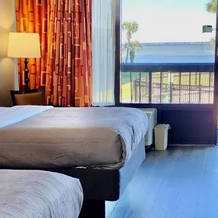 Quality Inn & Suites Gulf Breeze Bayside Near Pensacola Beach-3
