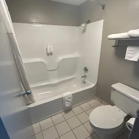 Days Inn By Wyndham Dublin Ga-2