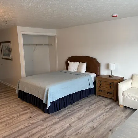 The Grand Beach Inn-3
