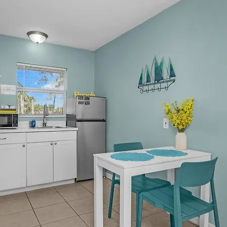 Latitude 26 Waterfront Boutique Resort - Bonita Springs-3