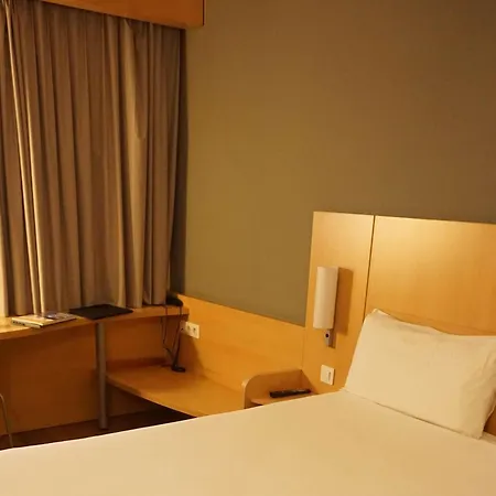 Ibis Girona-2