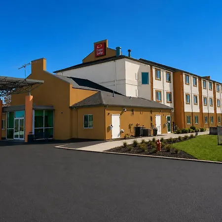 Econo Lodge Menomonie-2