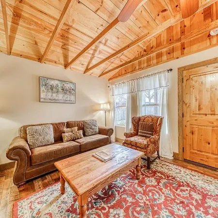 Adorable Studio Cabin With Covered Porch, Near Main Street, 2 Dogs Ok-2