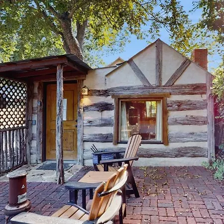 Romantic Cabin With A Patio - Walk To Restaurants, Tasting Rooms & More-3