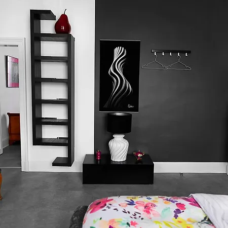 Le Cherche Midi Chambres D'Hotes Avec Cuisine Equipee Grand Jardin Parking Securise Gratuit-2