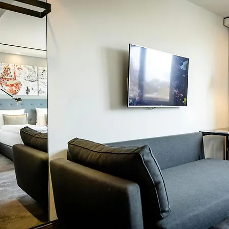 Motel One Hamburg-Altona-3