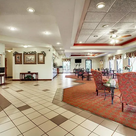 Quality Inn & Suites Clinton - Jackson West-3