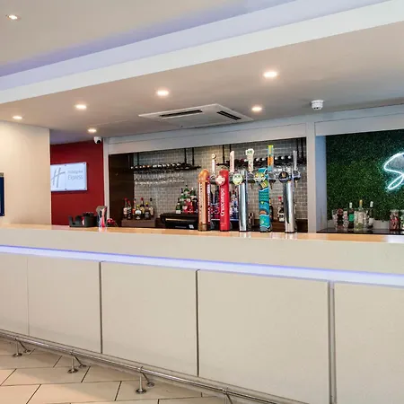Holiday Inn Express Glasgow Airport By Ihg-2