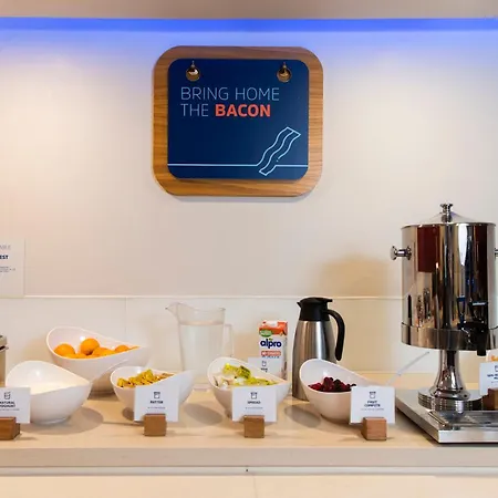 Holiday Inn Express Glasgow Airport By Ihg-3