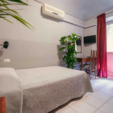 Hotel Italia-2