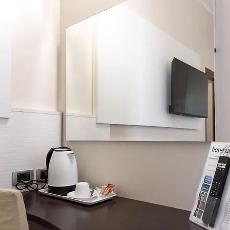 Hotel University-2