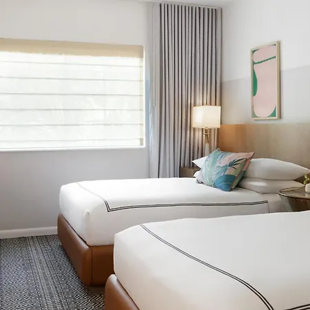 Kimpton Surfcomber Hotel By Ihg-3