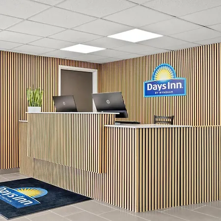 Days Inn By Wyndham La Crosse-3