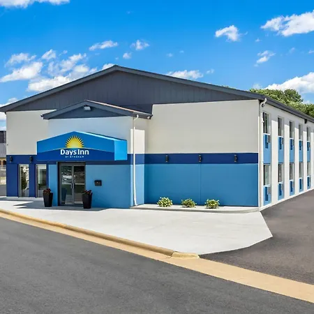 Days Inn By Wyndham La Crosse-2
