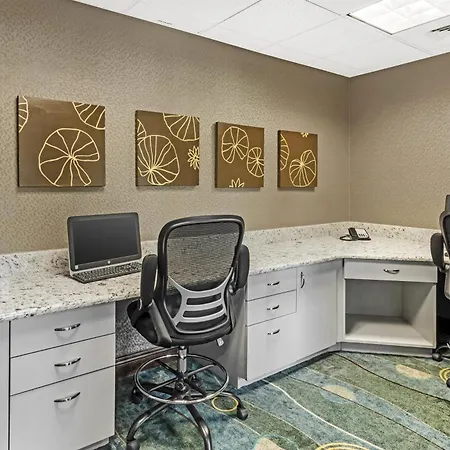 Best Western Plus Chain Of Lakes Inn & Suites-2
