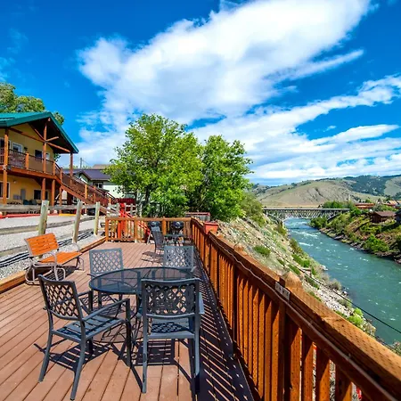 Yellowstone Riverside Cottages-3