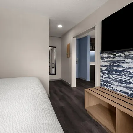 Greenville Pelham Inn By Ihg-2