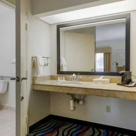 Quality Inn Walterboro I-95-2