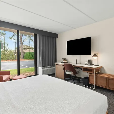 Courtyard By Marriott Columbus-2