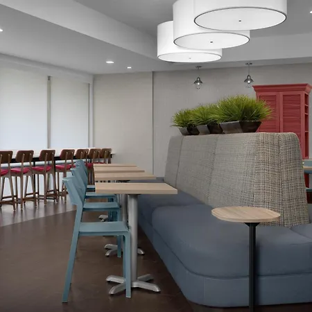 Home2 Suites By Hilton Florida City-3