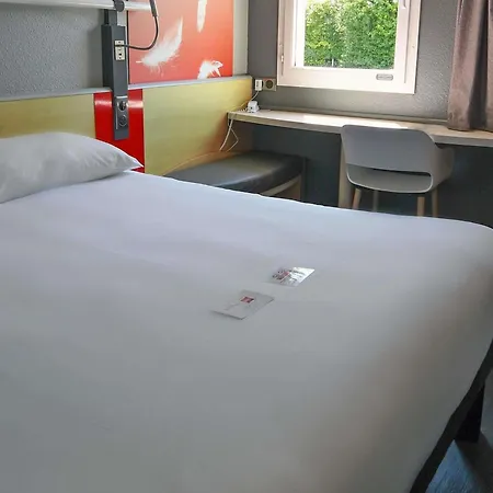 ibis Saintes-3