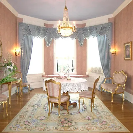 Alexander Mansion Bed And Breakfast-3
