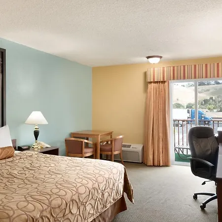 Super 8 By Wyndham Oceanside Marty'S Valley Inn-3